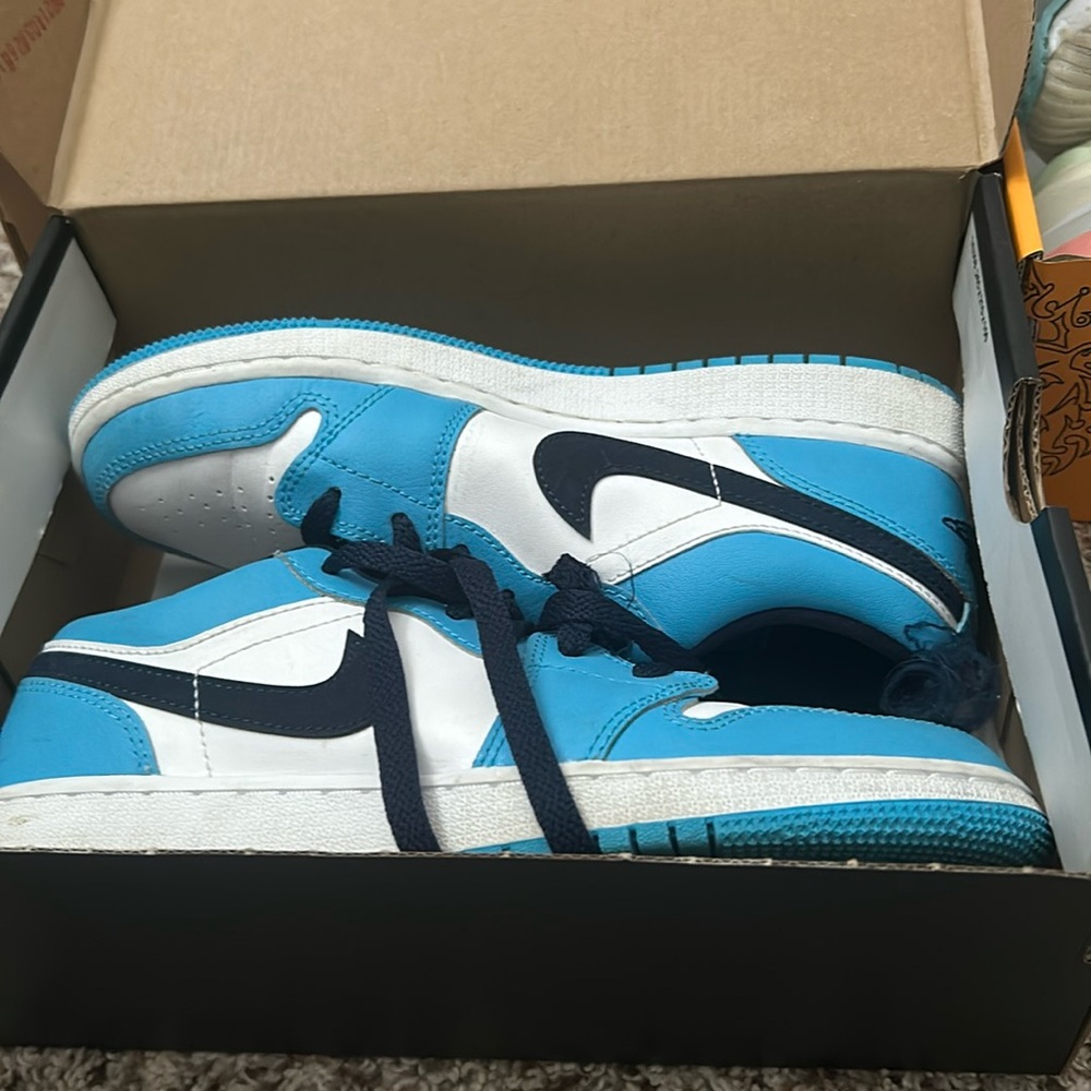 Air Jordan 1 Low UNC
